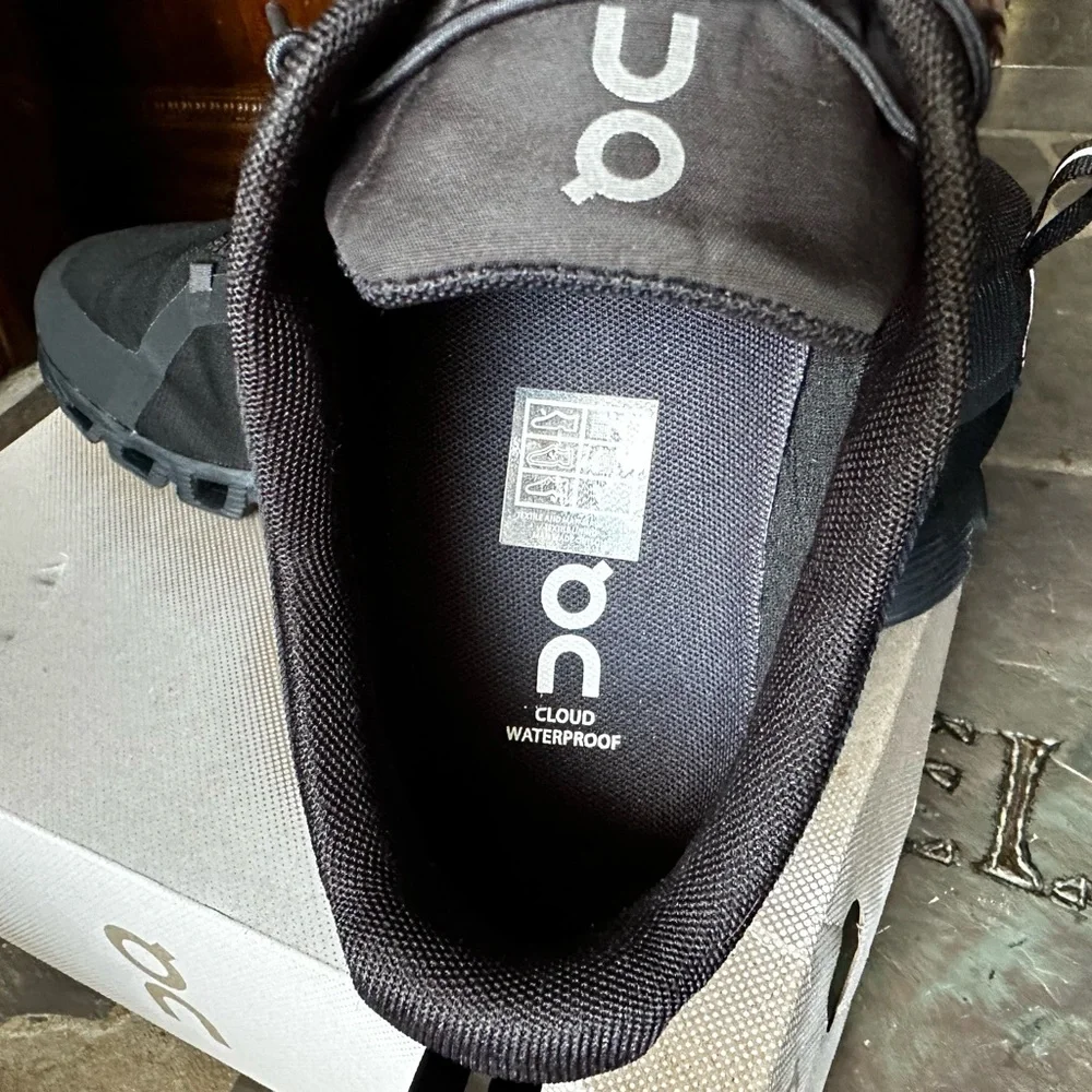 On Running Clouds Waterproof running shoe size 10.5 - Picture 5 of 6